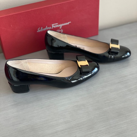 (SOLD) Salvatore Ferragamo Vara Bow Patent Leather Pumps - Picture 3 of 9